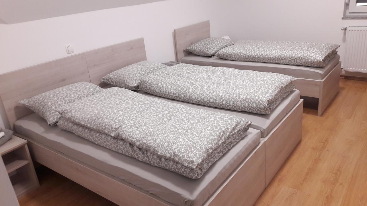 Gostilna Marta Hotel Oslusevci ภายนอก รูปภาพ